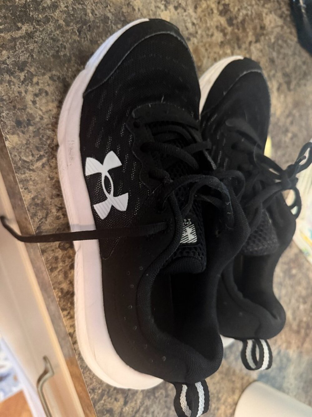 Under Armor Kids Shoes size 7Y